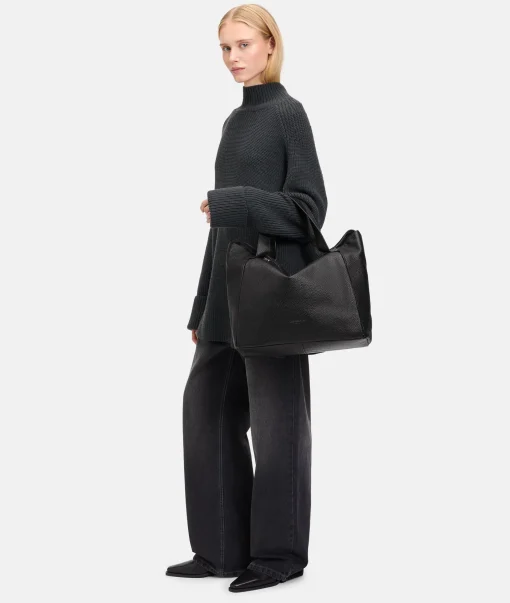 Satchel L